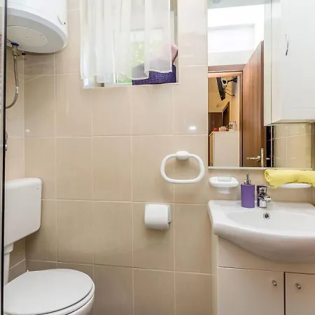 U Kuci S Bazenom Appartement