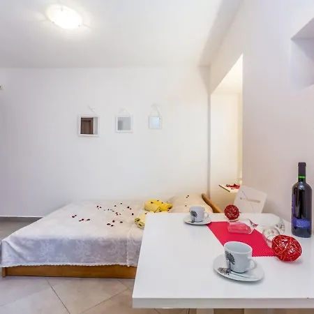 Appartement U Kuci S Bazenom Baška