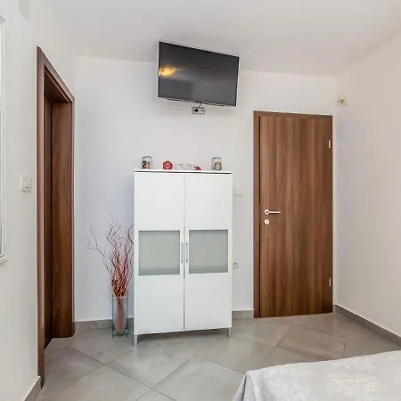 U Kuci S Bazenom * Baška