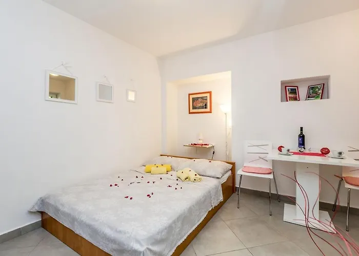 Appartamento U Kuci S Bazenom *
