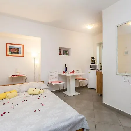 U Kuci S Bazenom Apartment Baška